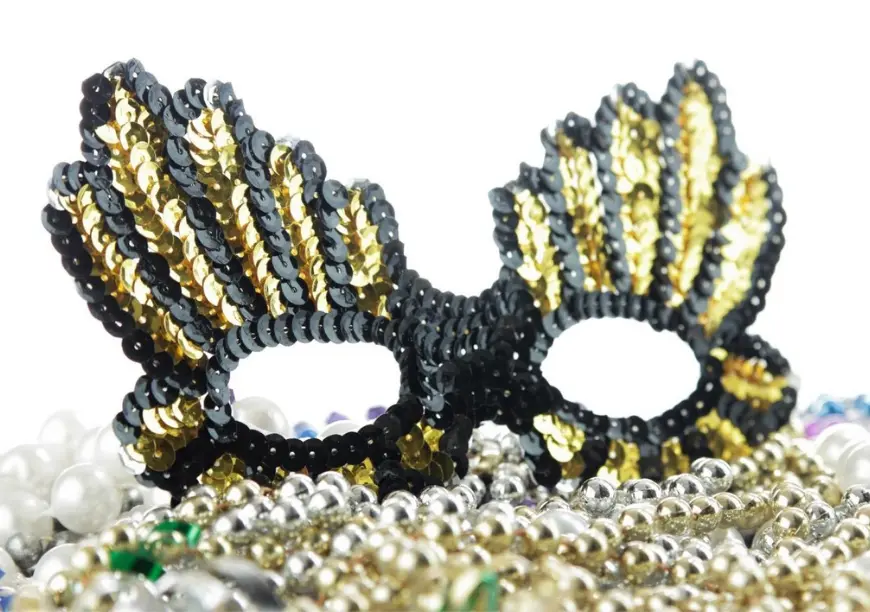 Black and gold sequins masquerade mask